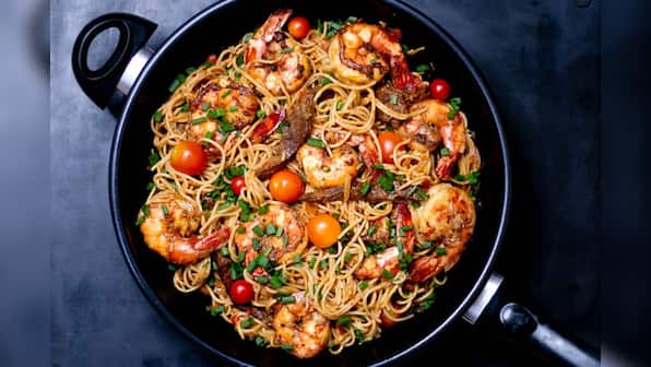 Top 4 filling snacks to eat when hunger strikes.