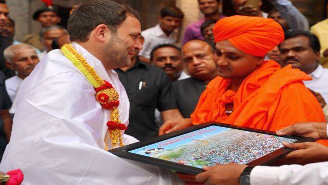 Rahul Gandhi being welcomed at the Gavi Siddeshwara Mutt in Karnataka's Koppal district. Image Courtesy: @IYC/Twitter