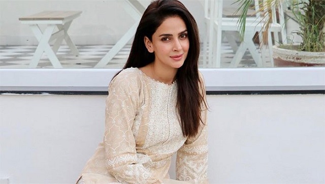 Pakistan court issues arrest warrant against Hindi Medium actor Saba Qamar Pakistan court issues arrest warrant against Hindi Medium actor Saba Qamar