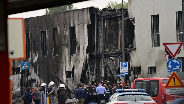 Small plane crashes into building in Italy's; all eight aboard reported dead Small plane crashes into building in Italy's; all eight aboard reported dead