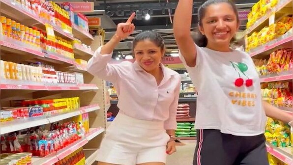 Watch: Influencers perform viral 'In Da Getto' challenge in supermarkets, dance away with shopping carts