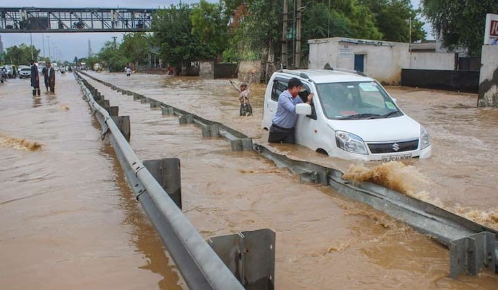 Heavy rains lash Kerala, red alert issued in Ernakulam, Idukki and Thrissur