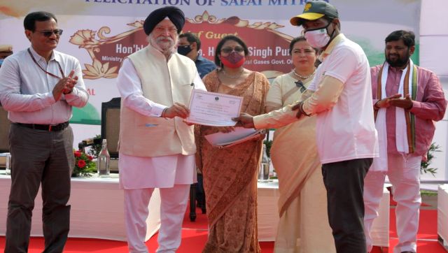 'They deserve real praise and gratitude': Hardeep Singh Puri felicitates Safai Mitras and frontline workers 'They deserve real praise and gratitude': Hardeep Singh Puri felicitates Safai Mitras and frontline workers