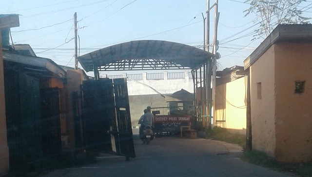 Kashmiri Hindus, Sikhs who withstood 90s exodus, now pack their bags after spate of attacks on minorities Kashmiri Hindus, Sikhs who withstood 90s exodus, now pack their bags after spate of attacks on minorities