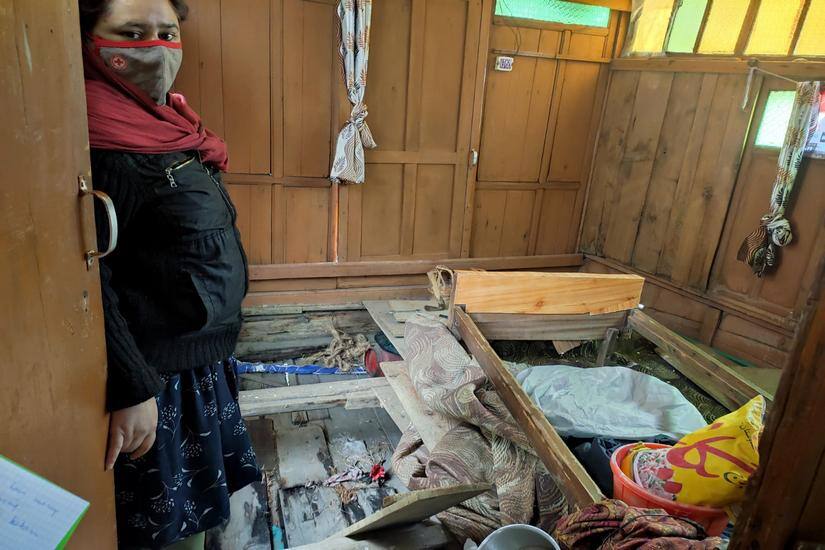 The world famous Kashmiri houseboats are floating homes anchored along the banks of Dal Lake, Jhelum Lake, and Nigeen Lake. They are hotels and homestays. Quratulain Rehbar 