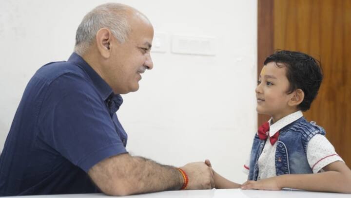 Five-year-old Delhi prodigy speaks Sanskrit and French with ease, impresses Manish Sisodia