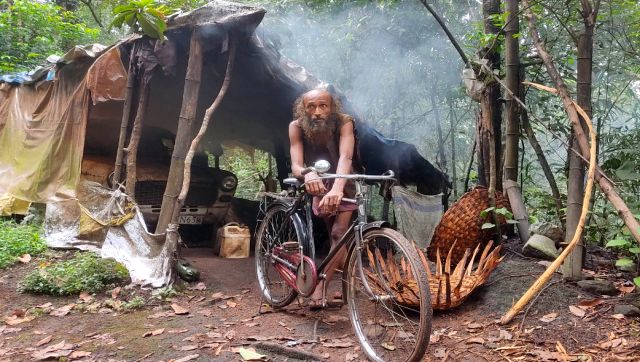 Meet Karnataka man who has lived out of his Ambassador car parked in the forest for 17 years Meet Karnataka man who has lived out of his Ambassador car parked in the forest for 17 years