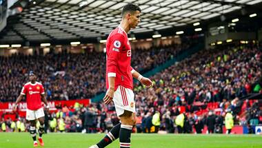 Premier League: Manchester United stumble again; Chelsea top standings