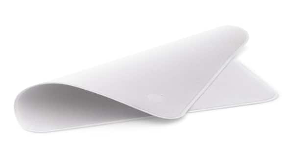 Apple launches ‘cleaning cloth’ worth Rs 1,900, leaves social media in splits