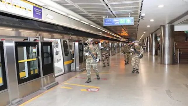 CISF nabs man with Rs 58 lakh in cash at Delhi Metro station, I-T officials seize the money CISF nabs man with Rs 58 lakh in cash at Delhi Metro station, I-T officials seize the money