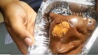 Bizarre food combination of 'chocolate and strawberry samosas' leaves netizens divided