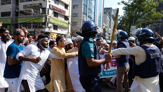 Bangladesh: Protests erupt in Dhaka amid Muslim-Hindu tensions; security forces use tear gas and batons Bangladesh: Protests erupt in Dhaka amid Muslim-Hindu tensions; security forces use tear gas and batons