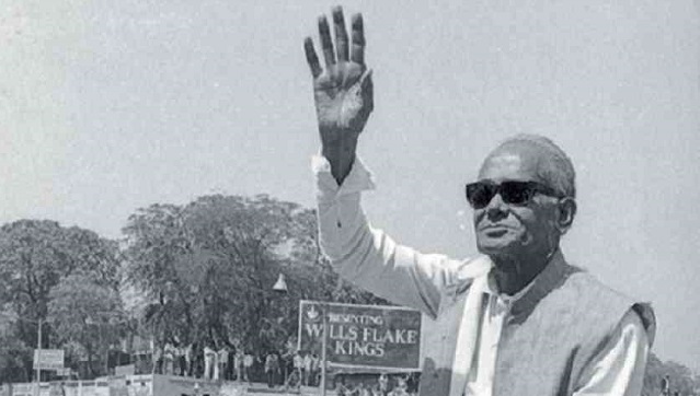 Jayaprakash Narayan birth anniversary: Check interesting facts about the 'Lok Nayak' here Jayaprakash Narayan birth anniversary: Check interesting facts about the 'Lok Nayak' here