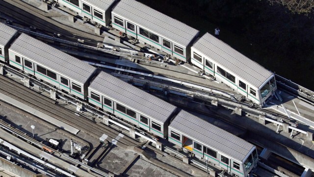 At least 30 injured after earthquake of magnitude of 5.9 shakes Tokyo area, halts trains and subways At least 30 injured after earthquake of magnitude of 5.9 shakes Tokyo area, halts trains and subways