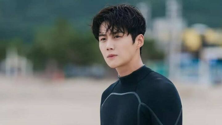 Hometown Cha Cha actor Kim Seon Ho apologises to former girlfriend following abortion controversy