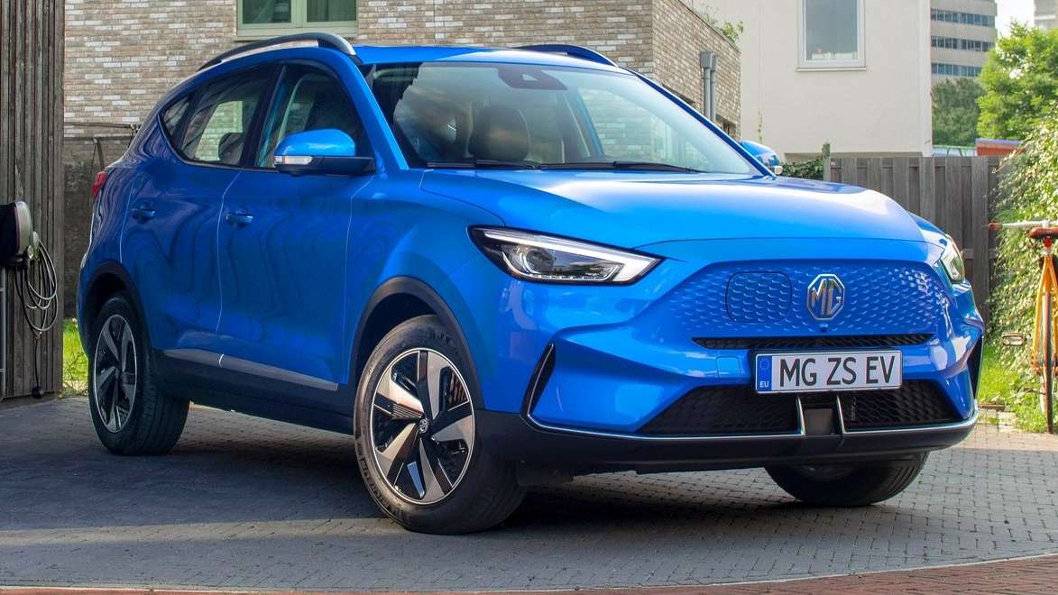 MG ZS EV facelift debuts in Europe, Long Range version with 72 kWh