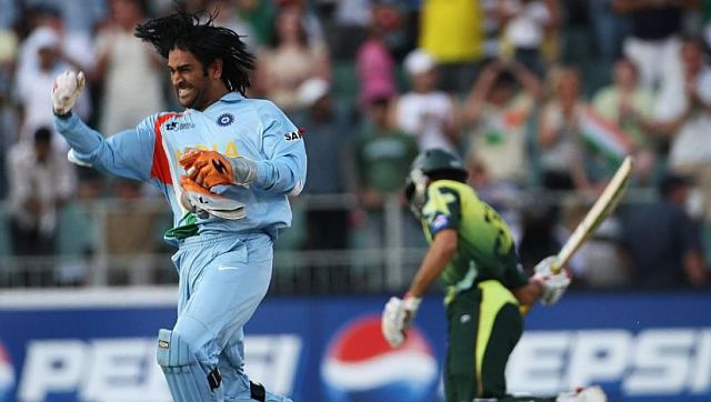 T20 World Cup Top Moments: India claim inaugural title after Misbah's scoop falls in Sreesanth's hands T20 World Cup Top Moments: India claim inaugural title after Misbah's scoop falls in Sreesanth's hands