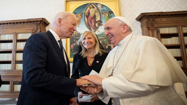 US President Biden says Pope told him he should keep receiving Communion US President Biden says Pope told him he should keep receiving Communion