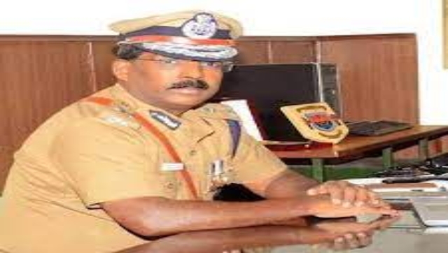 Officer wears bloodstained cap and badge on retirement day; they were evidence in Rajiv Gandhi's assassination case Officer wears bloodstained cap and badge on retirement day; they were evidence in Rajiv Gandhi's assassination case