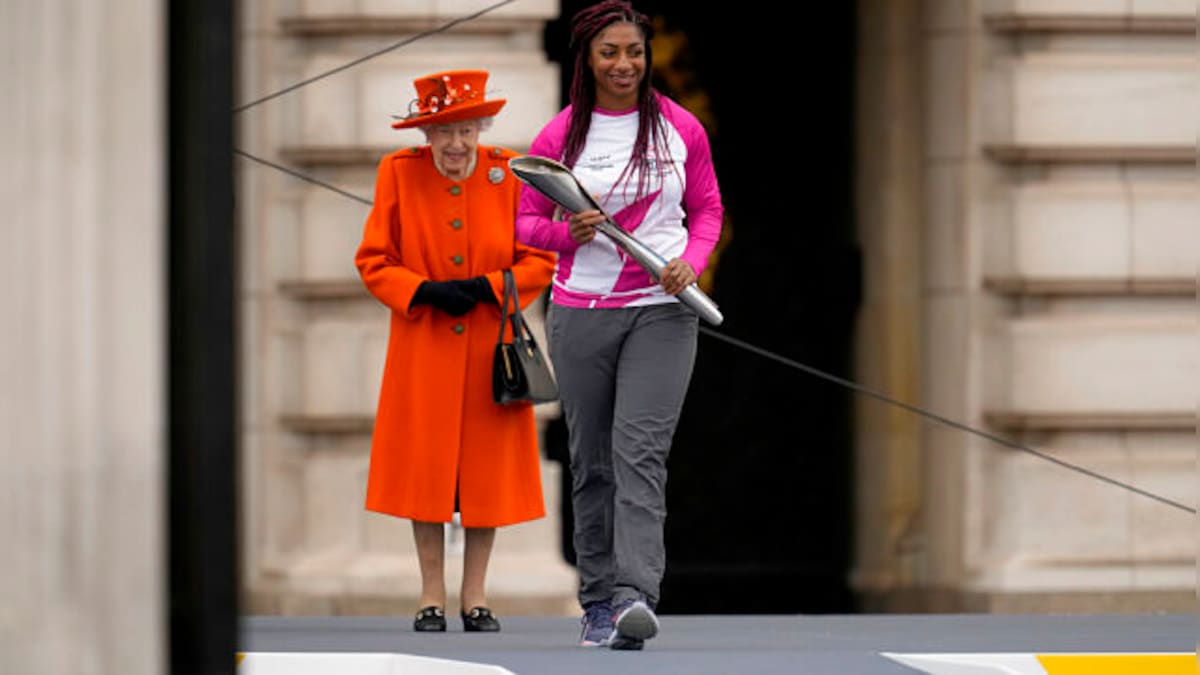 Birmingham 2022: Queen Elizabeth launches baton relay for Commonwealth Games