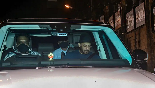 Salman Khan visits Shah Rukh; Pooja Bhatt, Suniel Shetty react to Aryan's detention by NCB Salman Khan visits Shah Rukh; Pooja Bhatt, Suniel Shetty react to Aryan's detention by NCB
