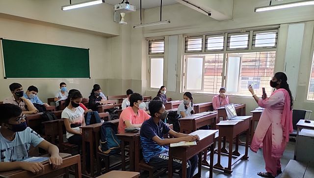 Amid Omicron threat, BMC postpones reopening of Mumbai schools to 15 Dec Amid Omicron threat, BMC postpones reopening of Mumbai schools to 15 Dec