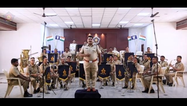 Mumbai Police's Khaki Studio recreates Kishore Kumar's 'Mere Sapno Ki Rani'; leaves social media users impressed Mumbai Police's Khaki Studio recreates Kishore Kumar's 'Mere Sapno Ki Rani'; leaves social media users impressed