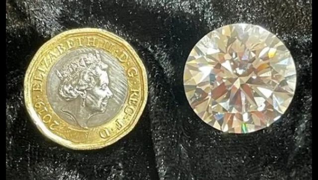 UK woman almost throws out a 34-carat diamond ring worth $2 million UK woman almost throws out a 34-carat diamond ring worth $2 million