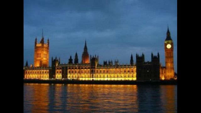 Experts believe UK parliament is 'falling apart' Experts believe UK parliament is 'falling apart'