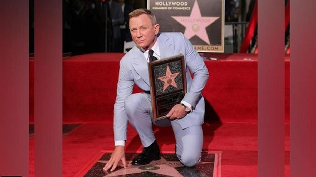 James Bond Actor Daniel Craig Honoured With Hollywood Walk Of Fame Firstpost 