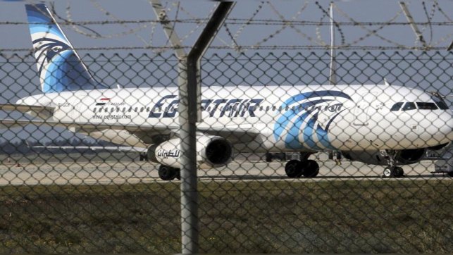 EgyptAir Moscow-bound flight returns to Cairo after threat message EgyptAir Moscow-bound flight returns to Cairo after threat message