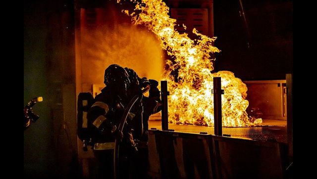 Kashmir: Massive fire engulfs specialised hospital in Srinagar, patients rescued Kashmir: Massive fire engulfs specialised hospital in Srinagar, patients rescued