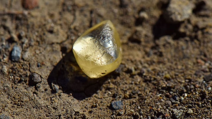 Californian woman finds four-carat diamond in Arkansas state park, gets to keep it