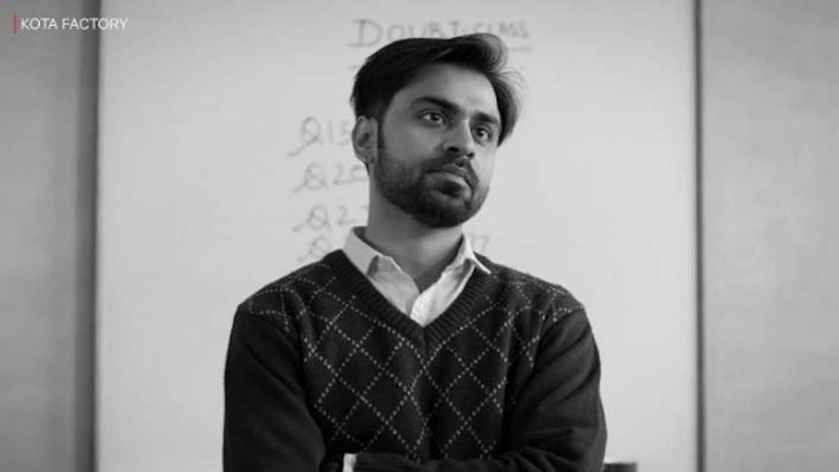 Is Jeetu Bhaiya from Kota Factory queer? Notes on reading sexuality in narratives where it's not explicit