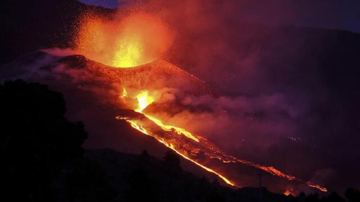 La Palma volcano: Eruption blows open two new fissures, turns 'much more aggressive'