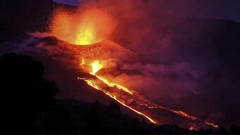 La Palma volcano: Eruption blows open two new fissures, turns 'much more aggressive'