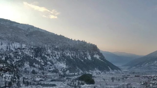 Travel firm, Manali hotel fined Rs 27,000 for duping two honeymoon couples Travel firm, Manali hotel fined Rs 27,000 for duping two honeymoon couples