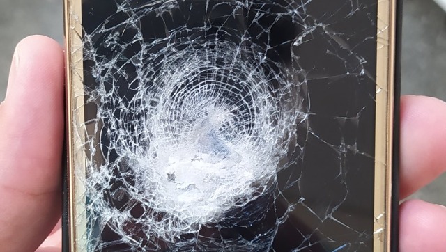 Motorola G5 phone with Hulk phone cases saves owner's life by stopping bullet Motorola G5 phone with Hulk phone cases saves owner's life by stopping bullet