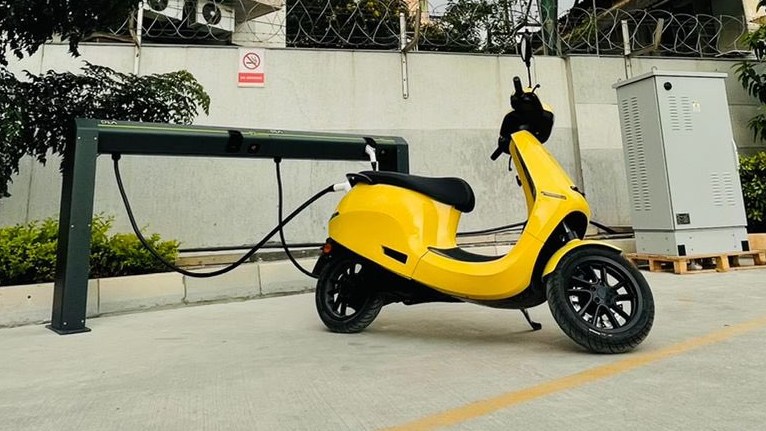 Ola Electric opens first Hypercharger station ahead of S1, S1 Pro deliveries commencing in November Ola Electric opens first Hypercharger station ahead of S1, S1 Pro deliveries commencing in November