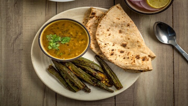 Video of toddler saying 'no thank you' and refusing to eat roti-sabzi goes viral; watch here