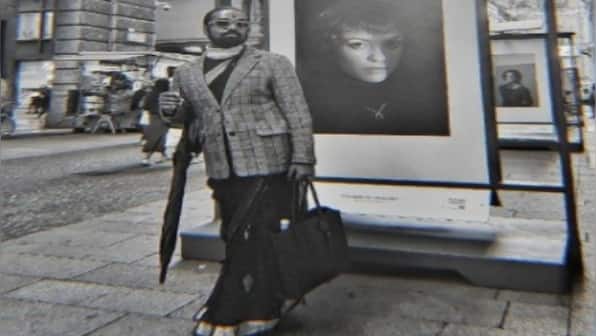 Kolkata man goes viral for donning a saree on the streets of Milan