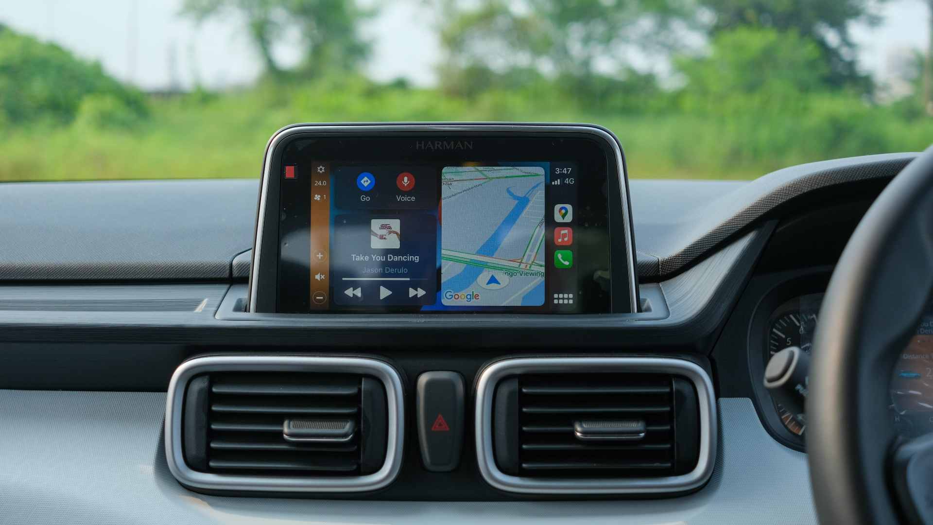The UI of the infotainment system remains largely basic, but it works well. Image: Image: Tech2/Tushar Burman