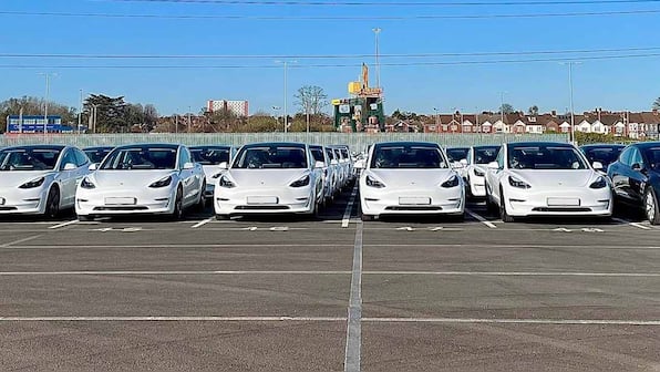 Elon Musk says ‘no discount’ after Tesla bags Hertz order for 1 lakh cars, market value breaches $1 Tn