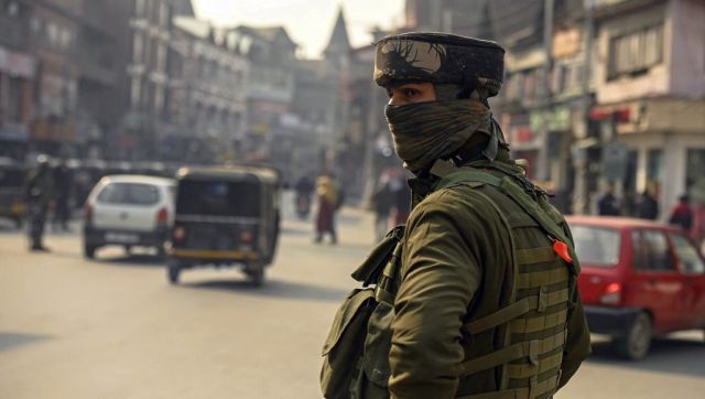 Jammu and Kashmir: Three civilians hurt as terrorists hurl grenades at security forces in Kulgam Jammu and Kashmir: Three civilians hurt as terrorists hurl grenades at security forces in Kulgam
