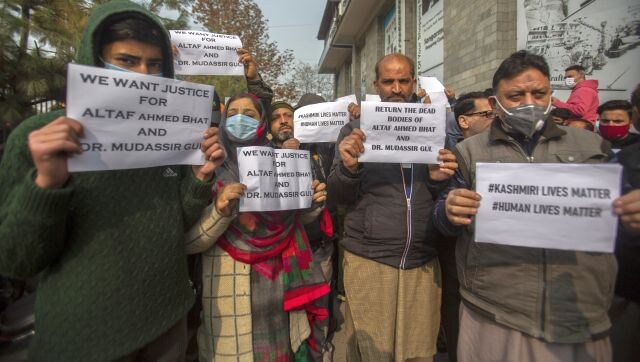 J&K: Bodies of two civilians killed in Hyderpora encounter exhumed as magisterial probe begins J&K: Bodies of two civilians killed in Hyderpora encounter exhumed as magisterial probe begins
