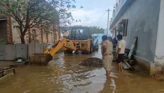 Over 15 killed, over 100 missing as heavy rains lash Andhra Pradesh; some districts plunged into darkness for more than 12 hours