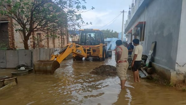 Over 15 killed, over 100 missing as heavy rains lash Andhra Pradesh; some districts plunged into darkness for more than 12 hours