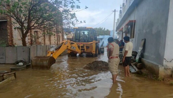 Over 15 killed, over 100 missing as heavy rains lash Andhra Pradesh; some districts plunged into darkness for more than 12 hours