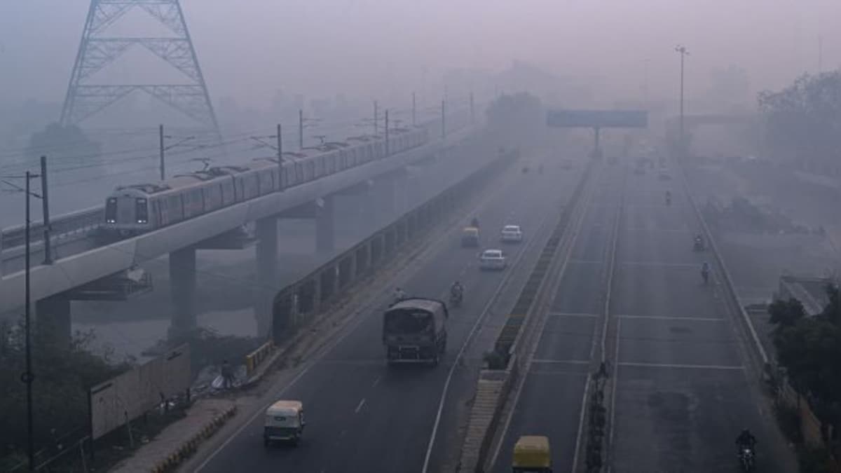 Toxic smog blankets Delhi-NCR as AQI slips to 'severe' category again amid unfavourable meteorological conditions