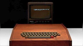 Apple computer, built by Steve Jobs and Steve Wozniak, may fetch up to $600,000 at auction